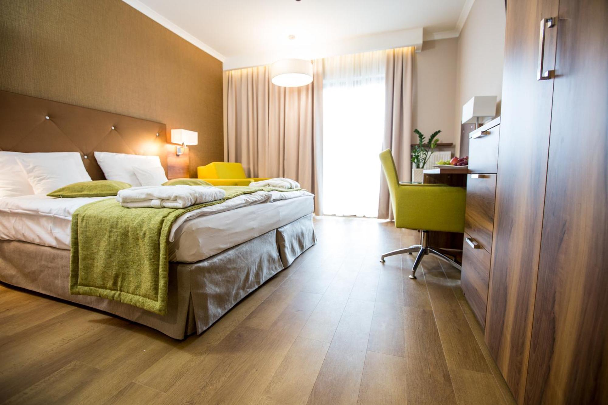 Mineral Hotel Malinowy Raj Solec-Zdrój Exterior foto
